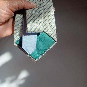 Tommy Hilfiger USA Silk Necktie